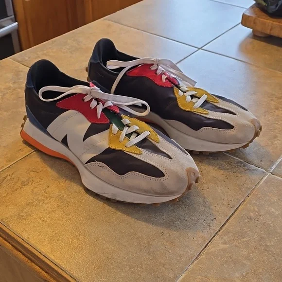 New Balance Mens 327 Tennis Shoes - Picture 2 of 6